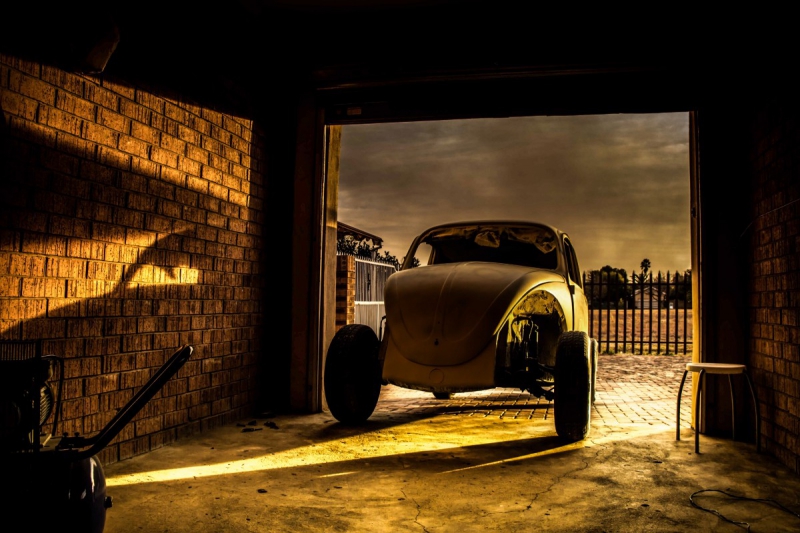 carrosserie-PEGOMAS-min_car_garage_volkswagen_sunset_vw_beetle-81658